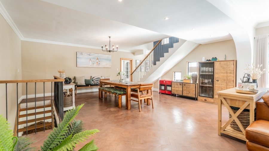 5 Bedroom Property for Sale in Lemoenkloof Western Cape